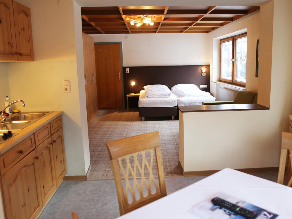 Gasthof Pension Madseiterhof Tux Room photo